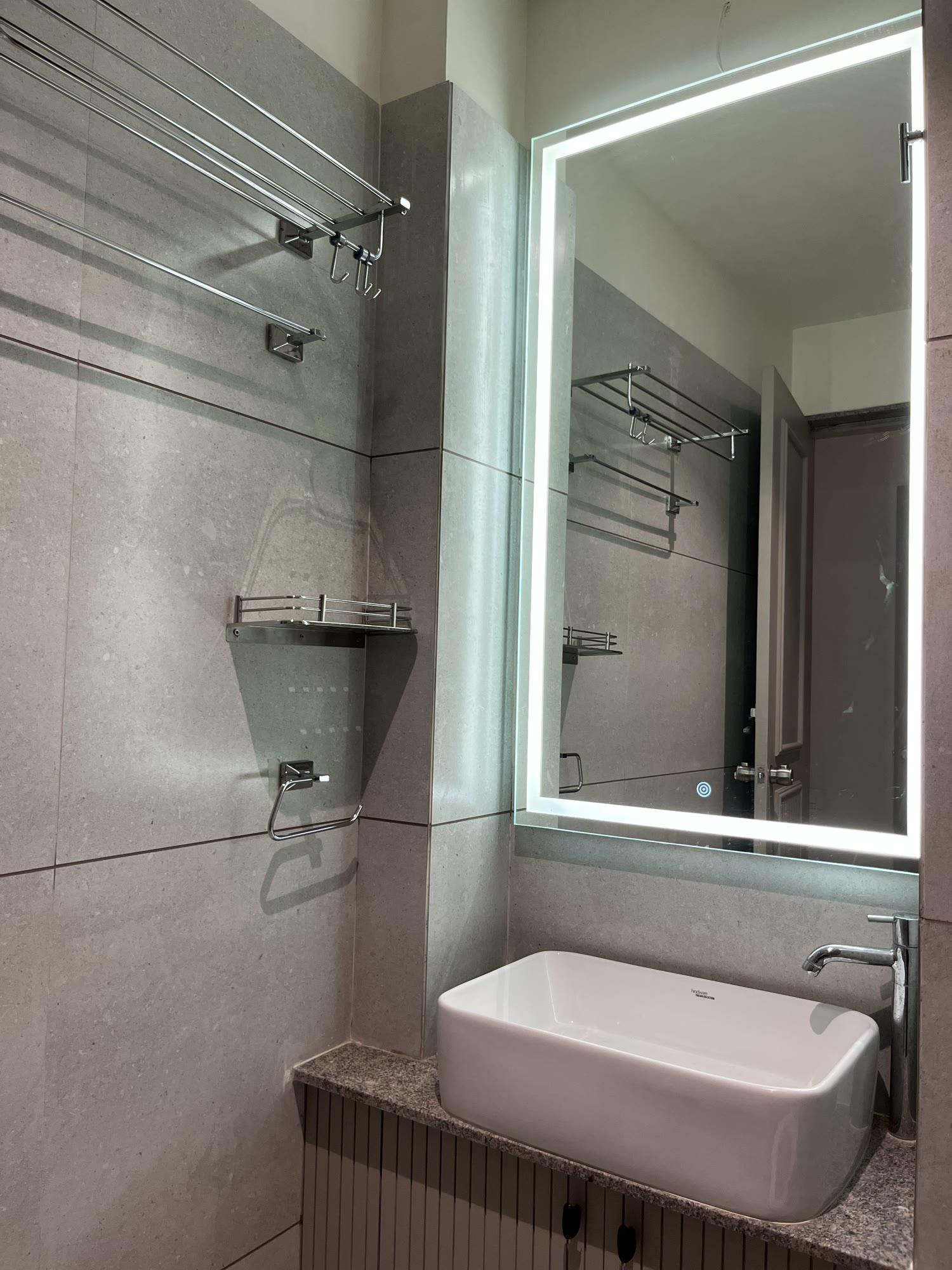 Master Bedroom — Dressing Alcove