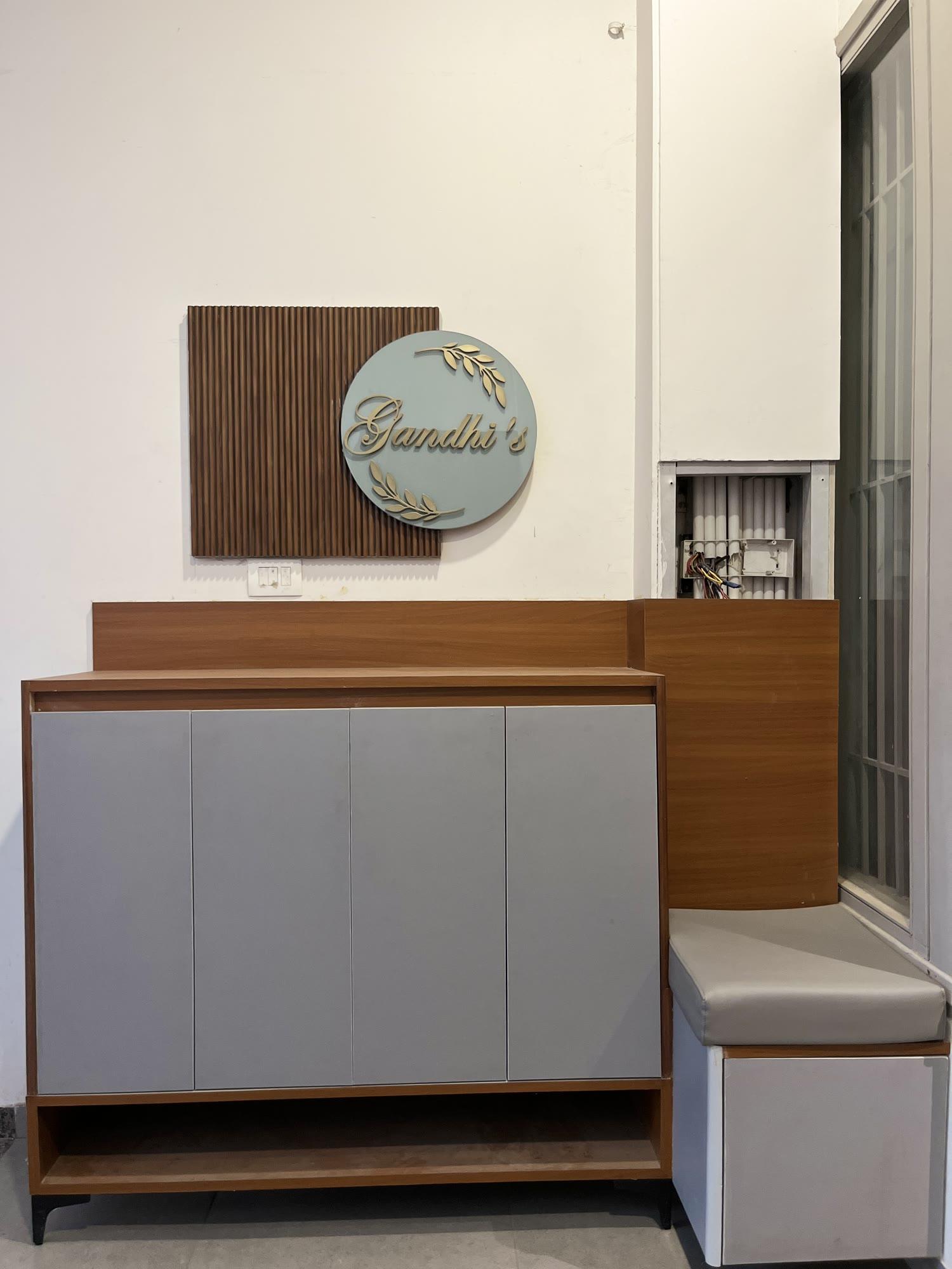 Entrance Foyer — Nameplate & Shoe Storage